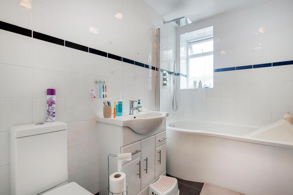 7_Bathroom-0.jpg