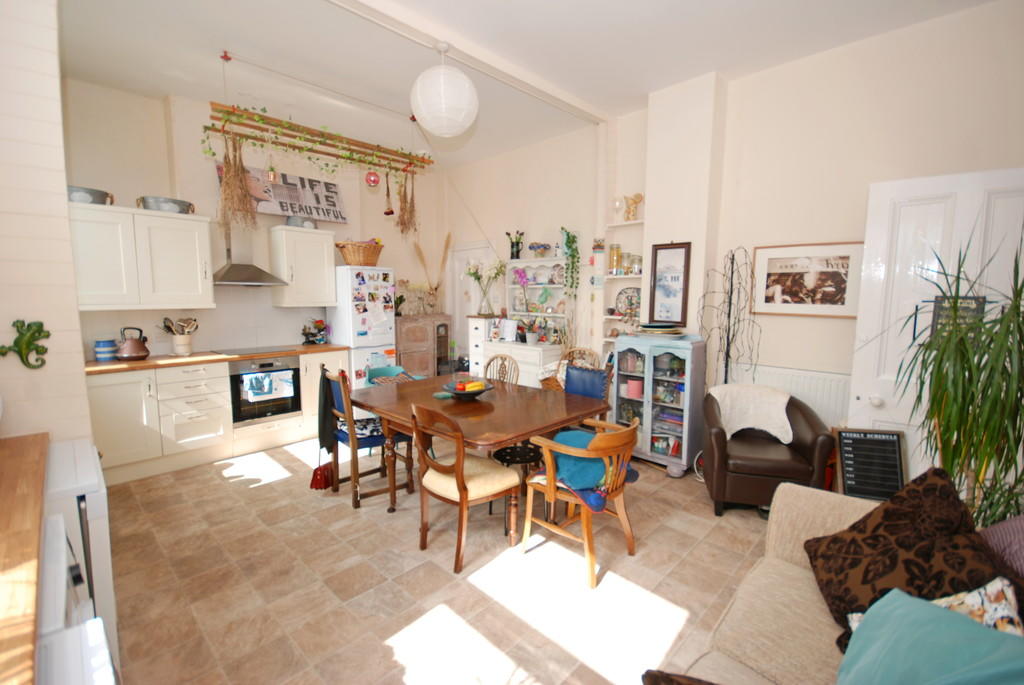 Kitchen/Breakfast...