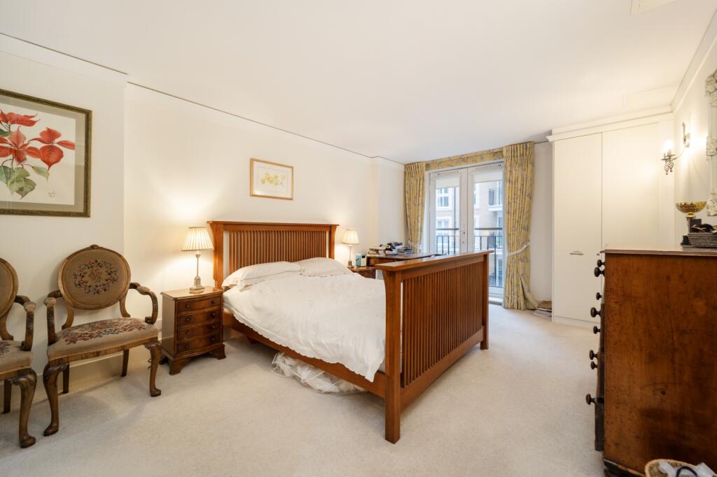 Master Bedroom (2)