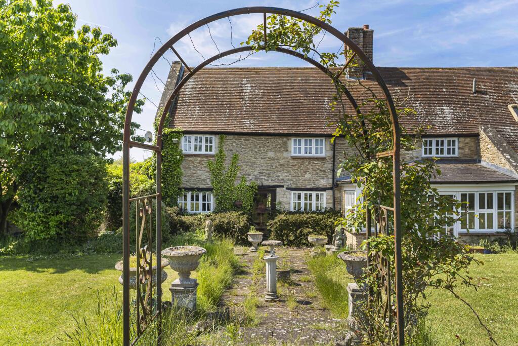 Barn Court, Toot Baldon, Oxford, Oxfordshire, OX44 9NG