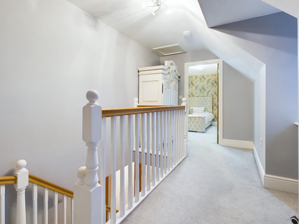 Landing to Master Suite