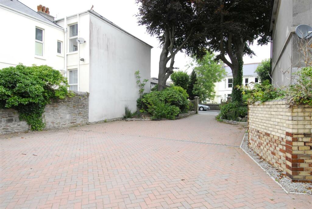 10LissonGroveF4013.JPG