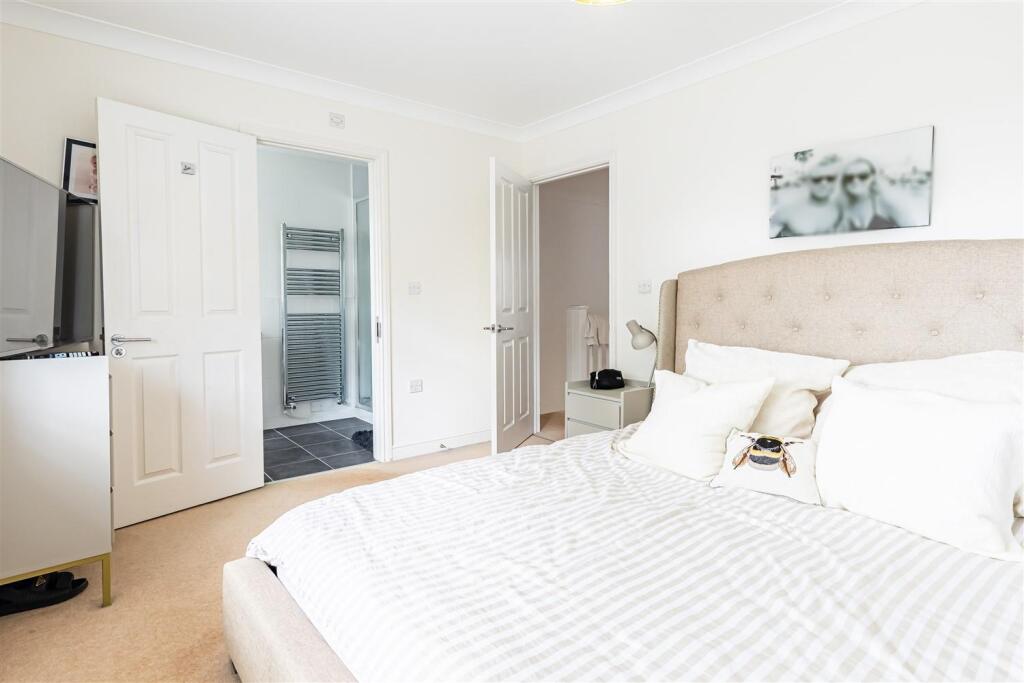 47 Upland Rd   (9).jpg