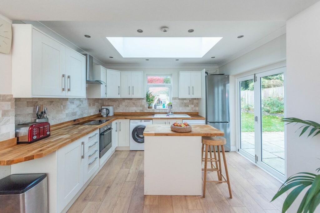 OPEN PLAN KITCHEN DINER AND LOUNGE