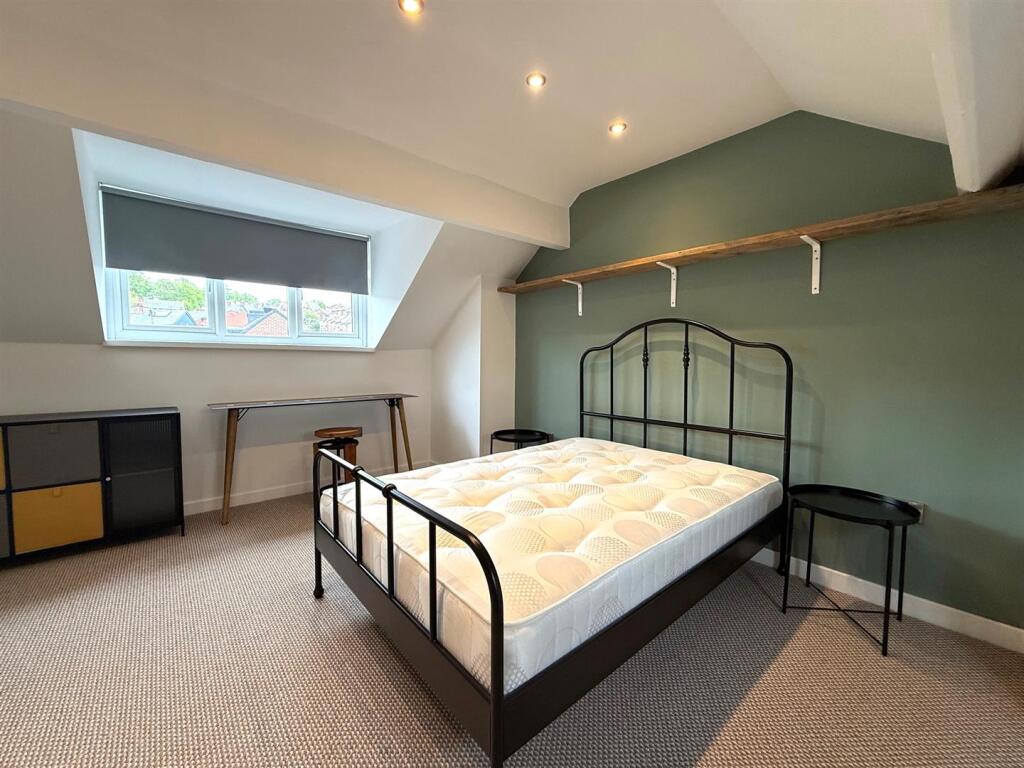 bed 2.jpg