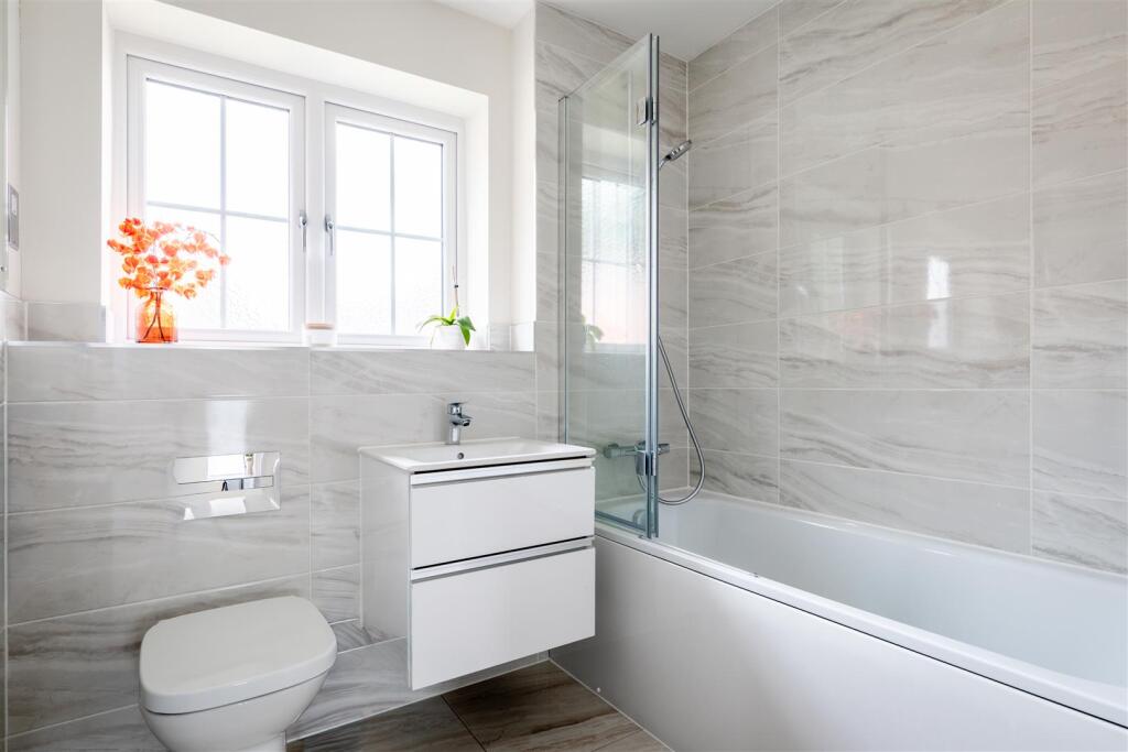 2 Walder Close-1.jpg