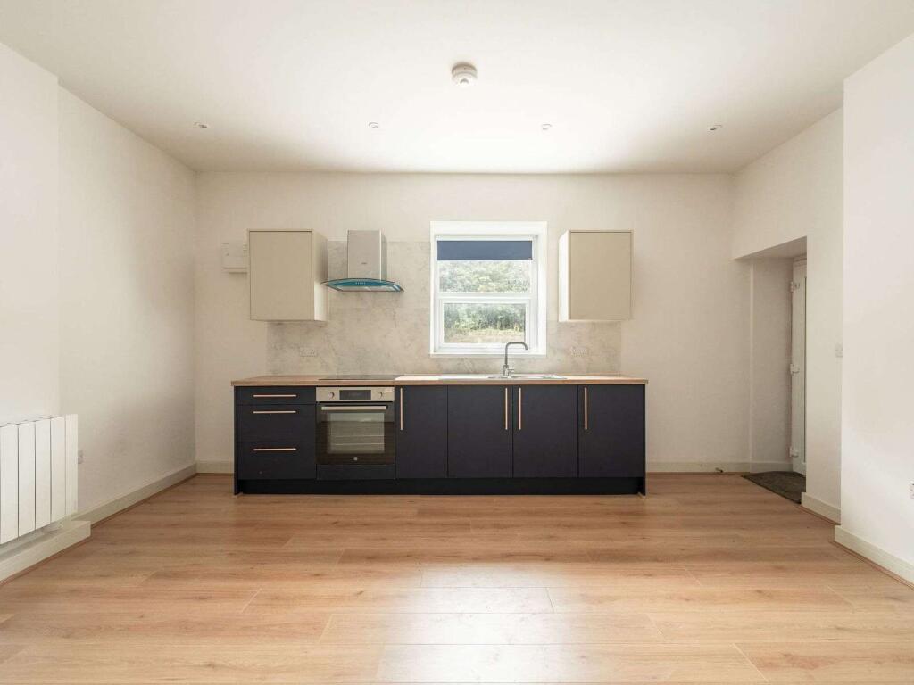 Kitchen3.jpg