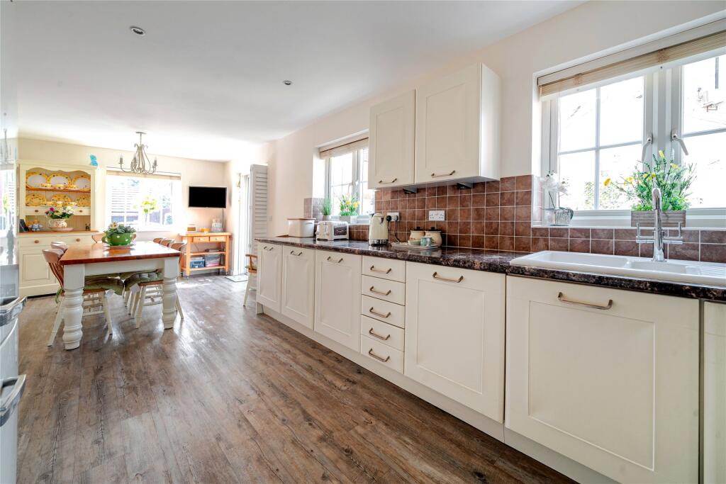Kitchen/Dining