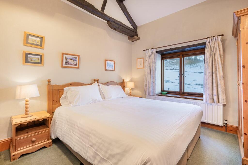 The Barn - Bedroom 2