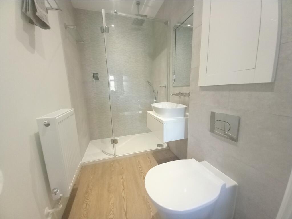 EN SUITE