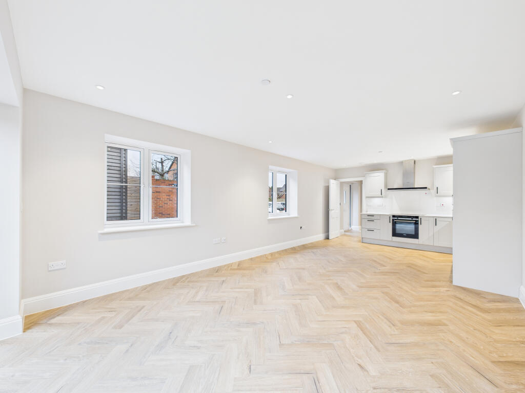 CAM01354G0-PR0620-STILL003