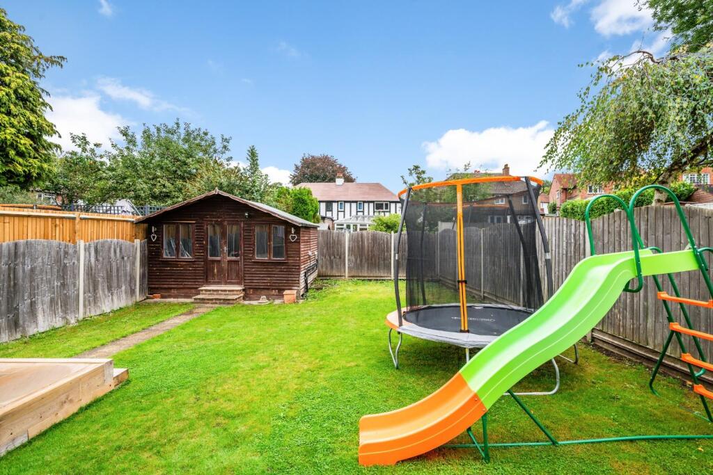 ASHURST ROAD (6).jpg