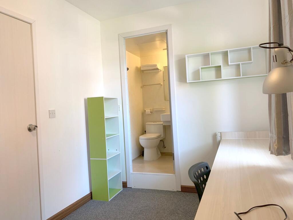 A bright and tidy single bedroom featuring a sp...