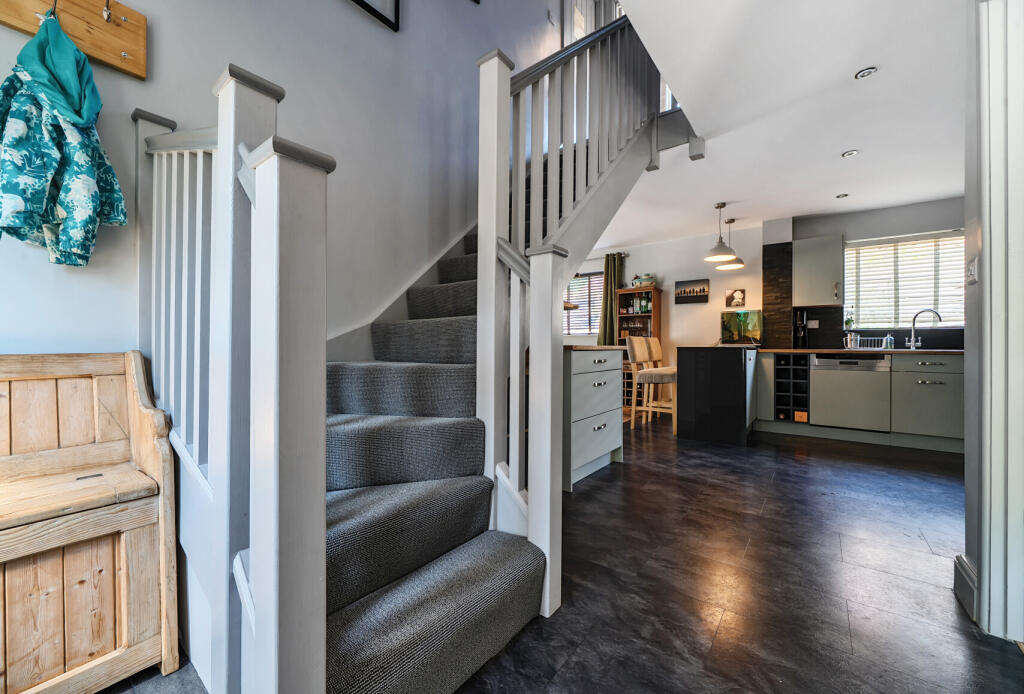 1329829-17-6887a8...