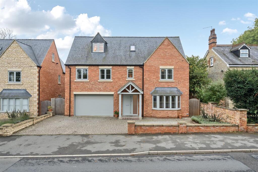 15a Brackley Road, Silverstone (e).jpg