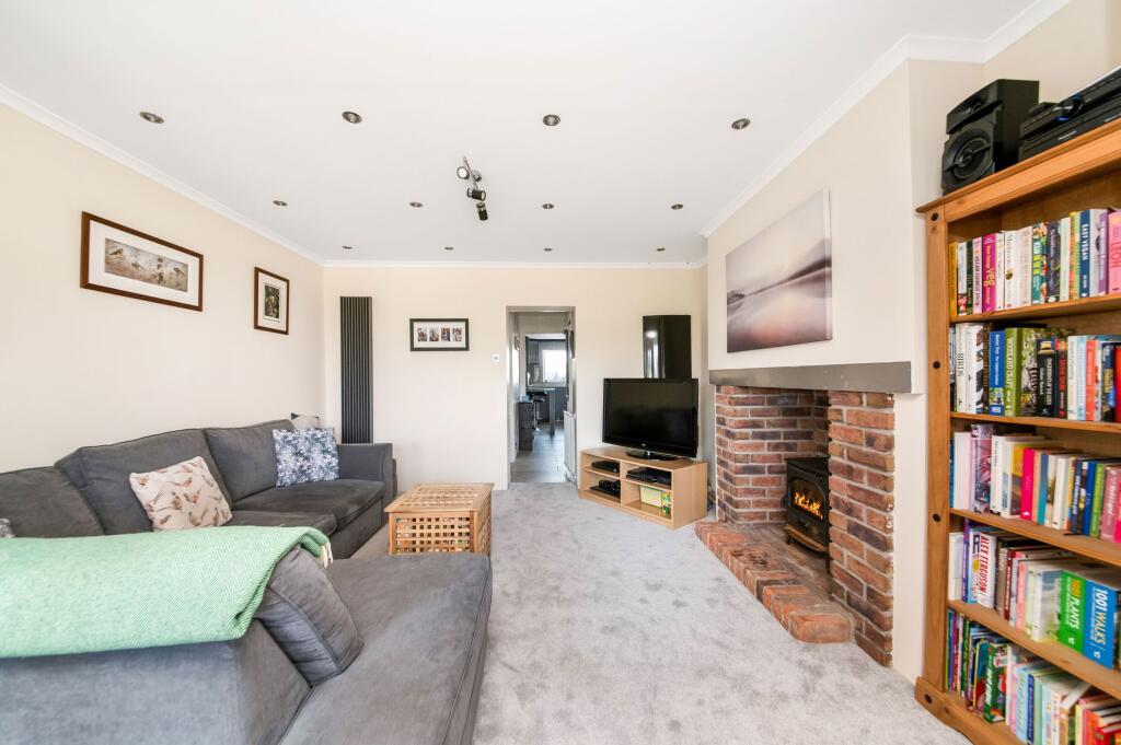 LIVING / DINING ROOM