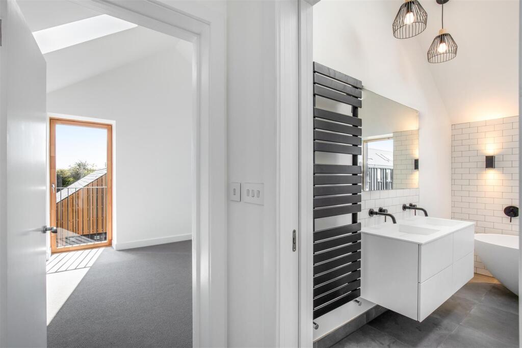 2 Loxley Stables (interior) (18).jpg