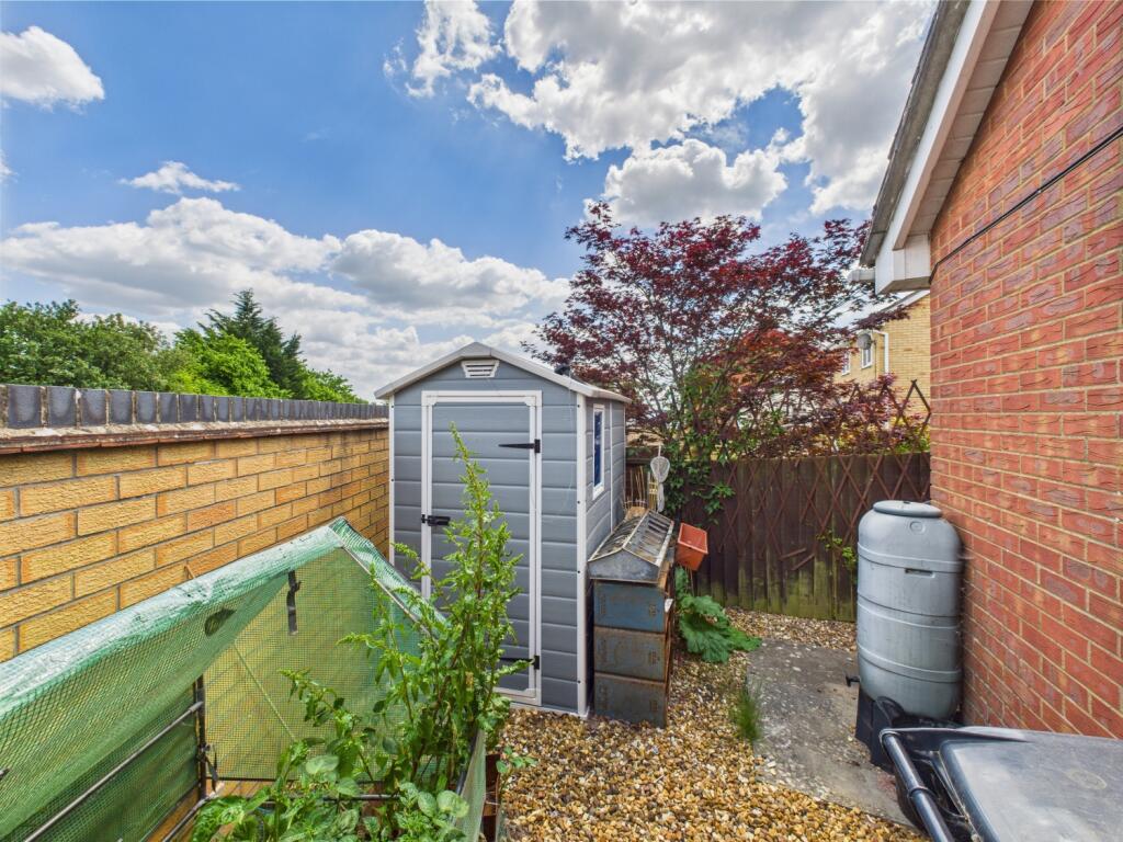 CAM04922G0-PR0028-STILL037