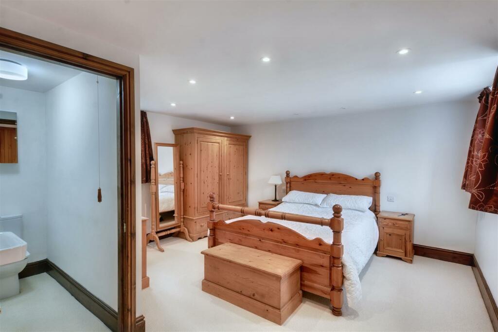DSC_1181bed 1.jpeg