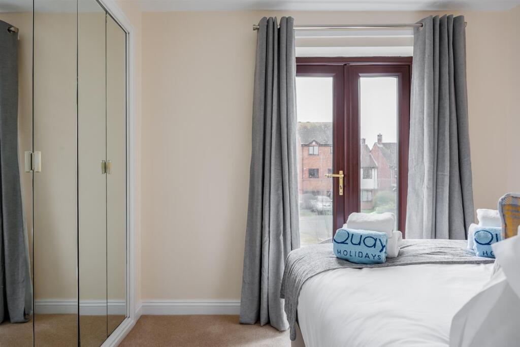 81LanderClose-14web300.jpg