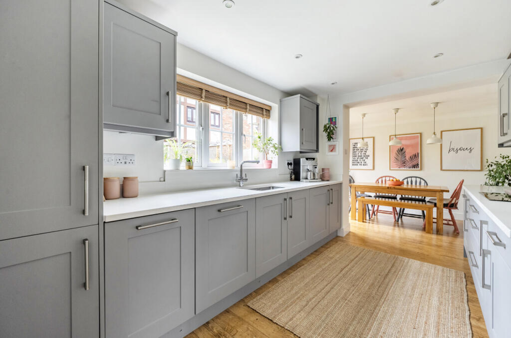 1373597-26-68ff78...