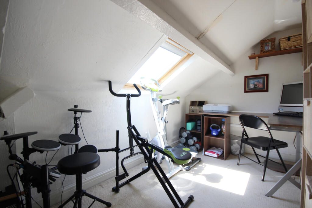 Bedroom 5/Study 