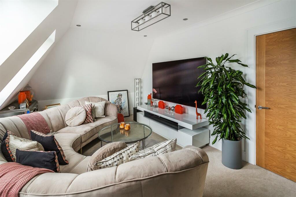 6-Pine-Lodge-Way-15.jpg