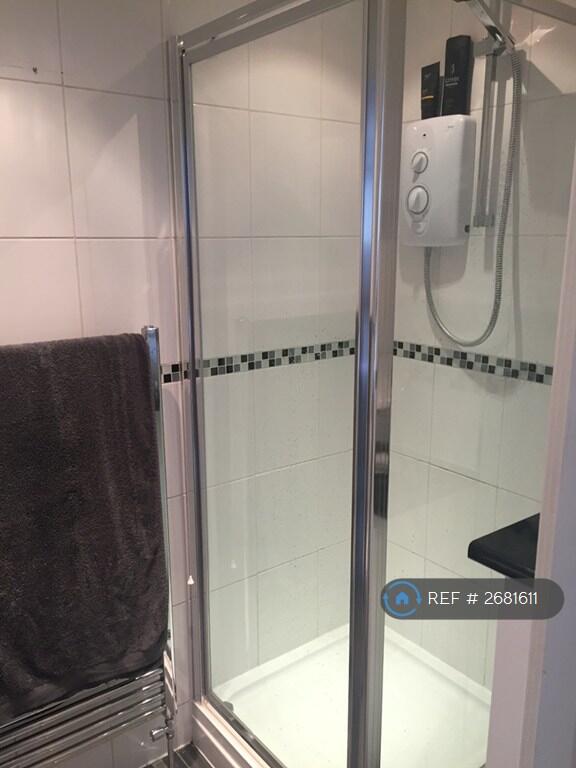 Bedroom 1 En-Suite Photo a