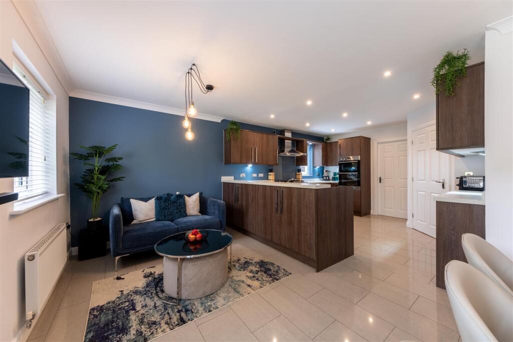 39 Shakerley Close-008.jpg
