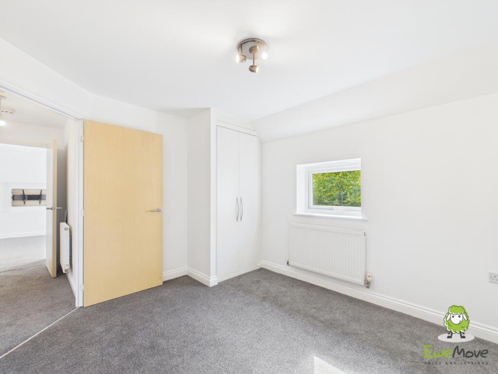 EweMove Estate Agents Basingstoke - Sinclair Drive