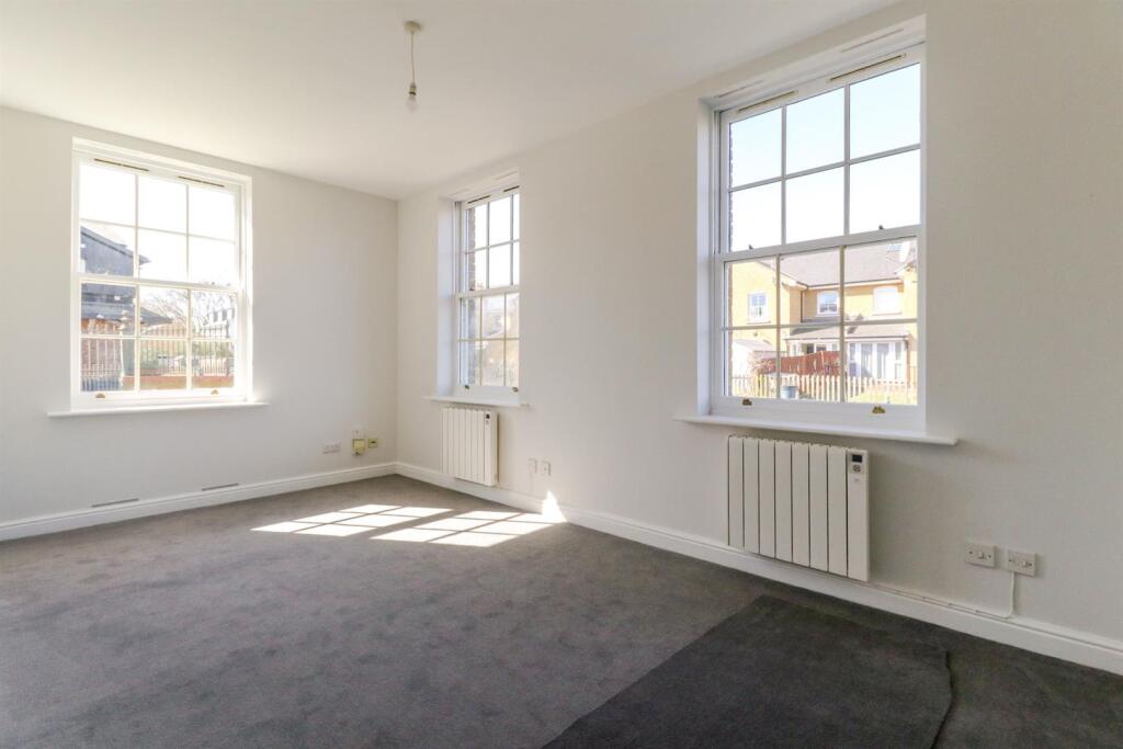 Flat 1 James Lee Square-9.jpg