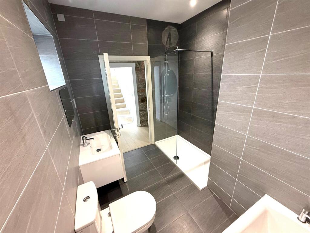 Coach House Bath1.jpg