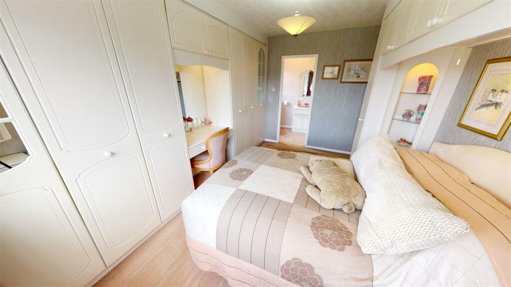 Lakeside Gardens Bedroom