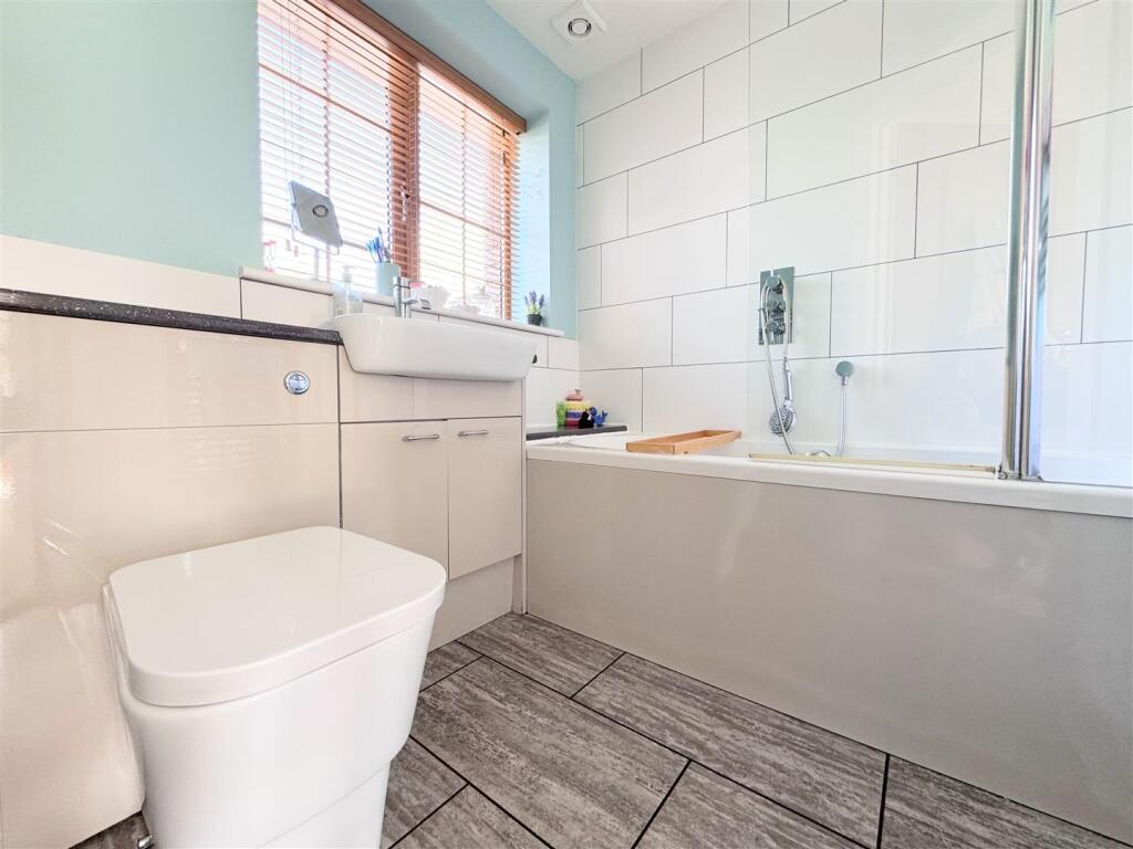 BATHROOM.jpeg