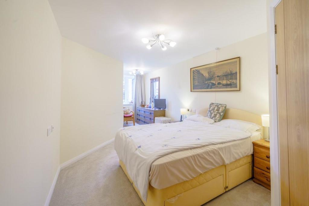 8504812_INTERIOR_16 (Medium).jpg