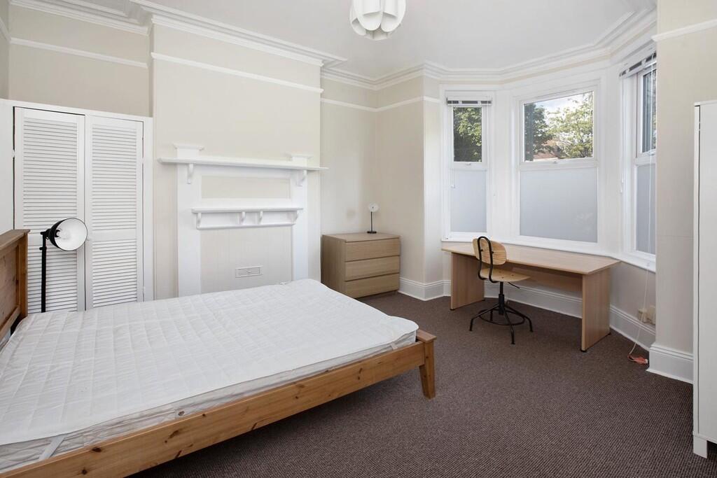 14Archibold202208...