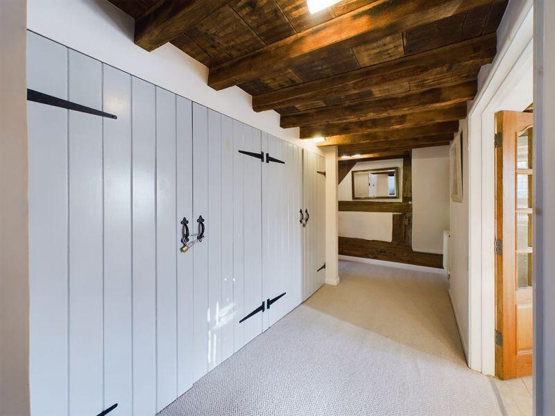 Wardrobes to Master Suite