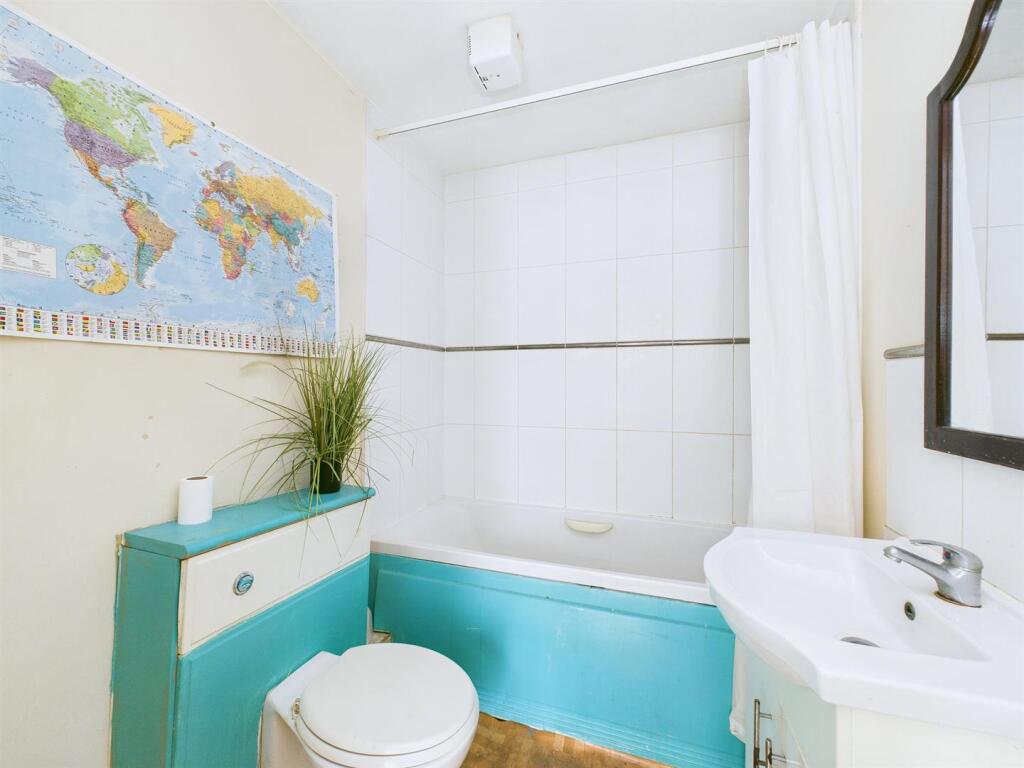 6 - Flat 99 The Maytrees.jpg