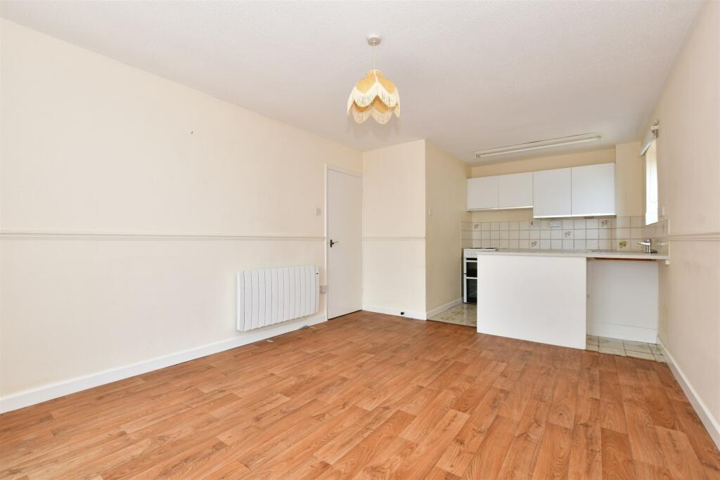 Kitchen/ Living Room
