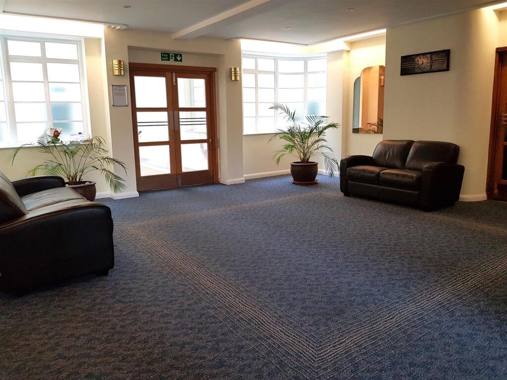 communal entrancehall.jpg