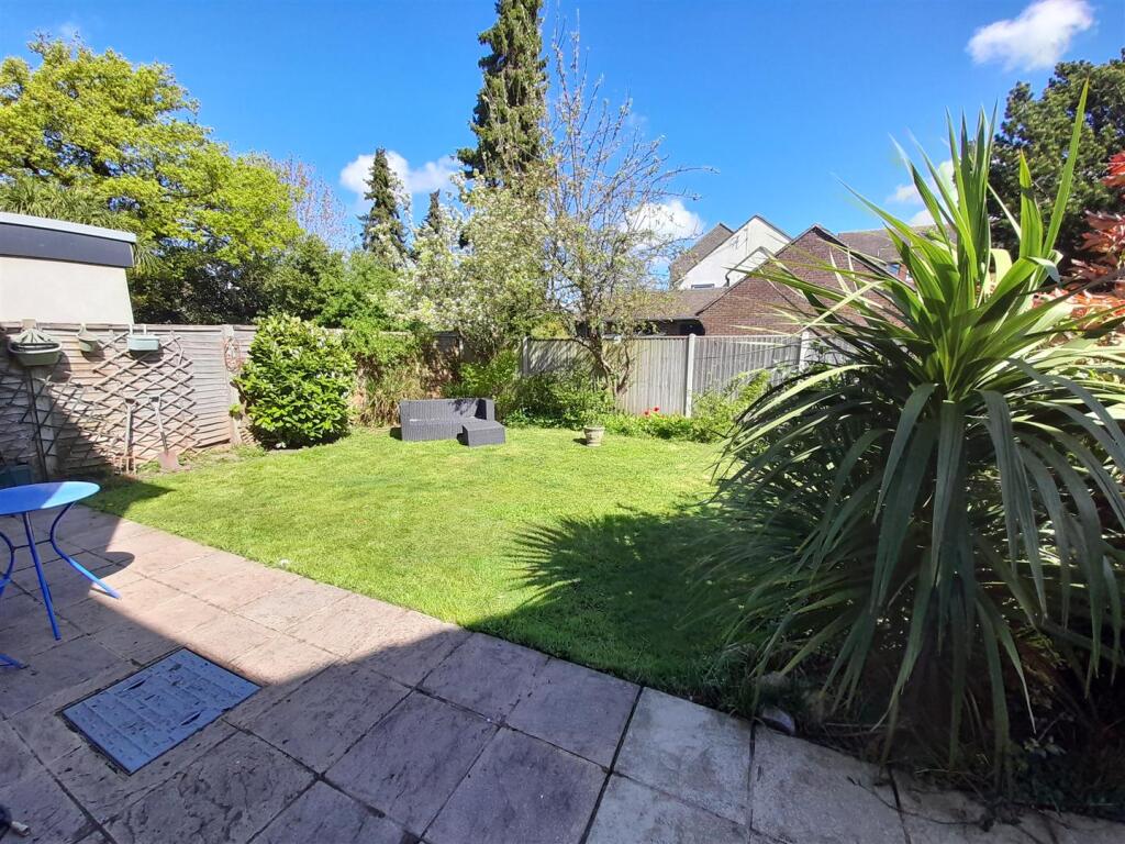 Rear garden 2.jpg