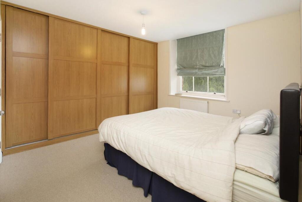 Bedroom v2 (Large).jpg