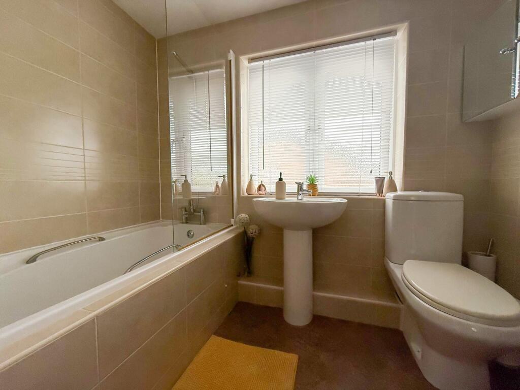 En-Suite Bathroom