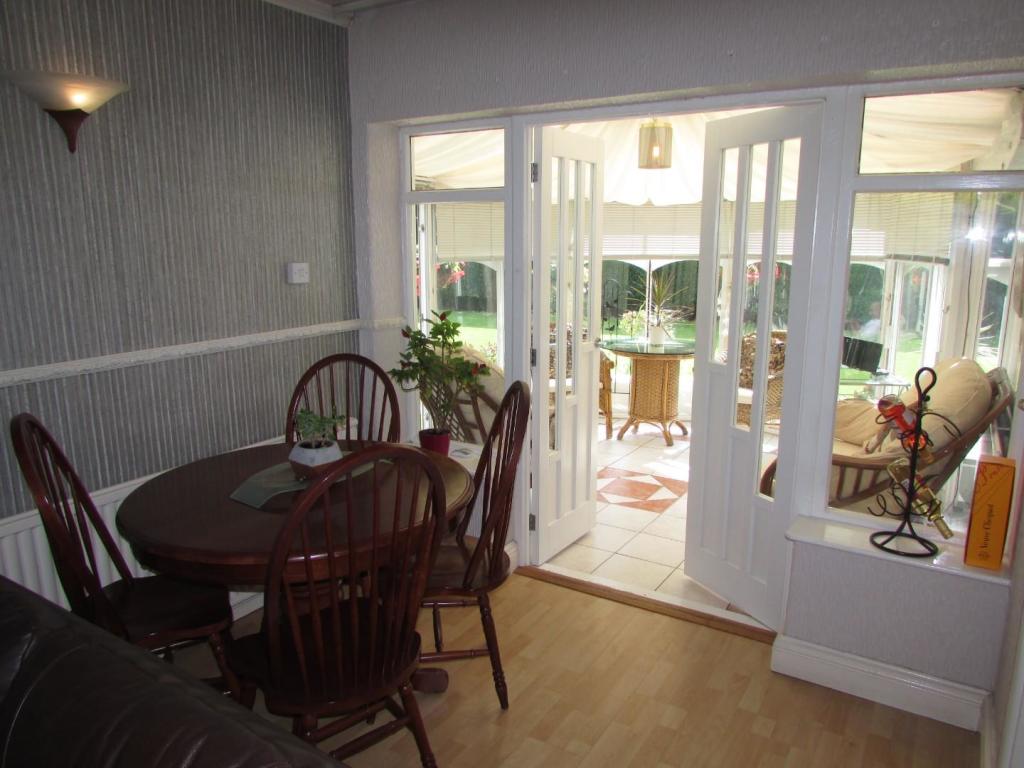 AshtonCres33lnge2.JPG