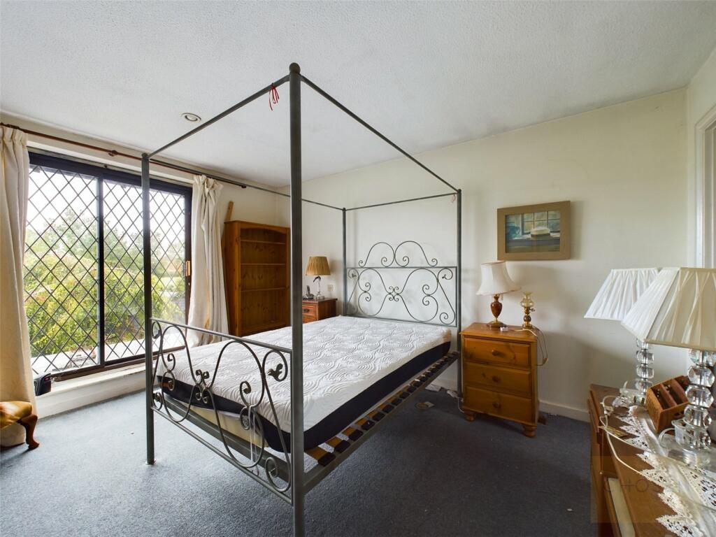 4 Bedrooms
