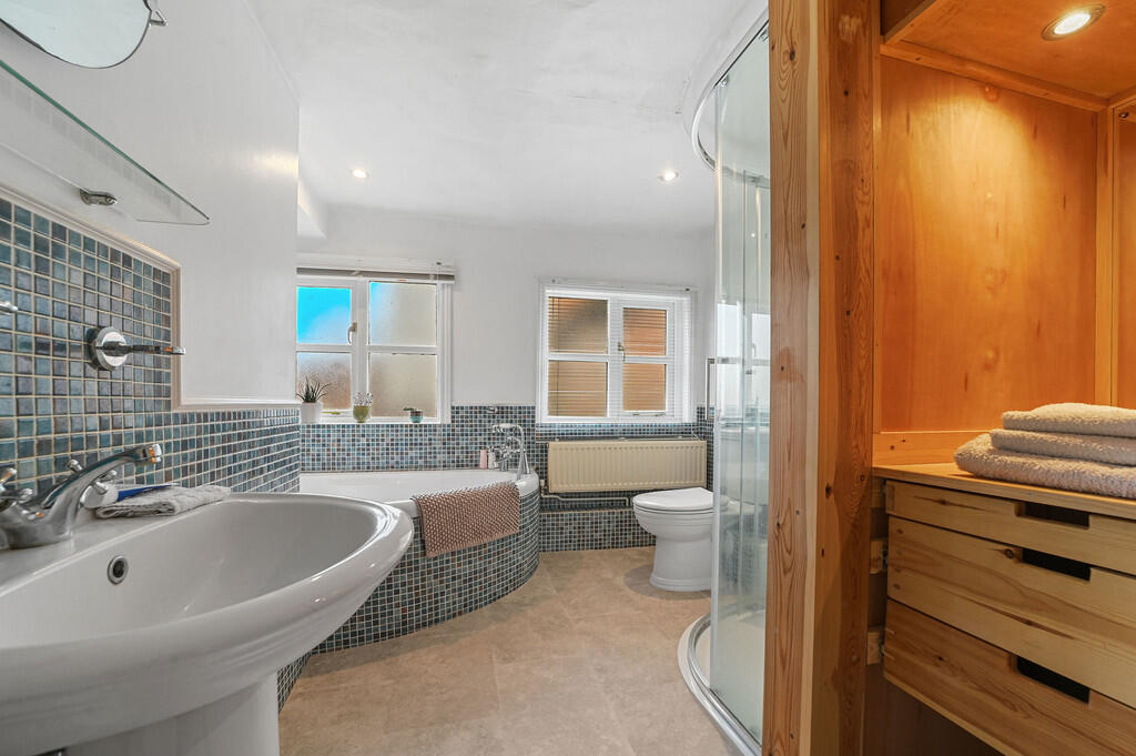 PT-TV-HawksmillHo...