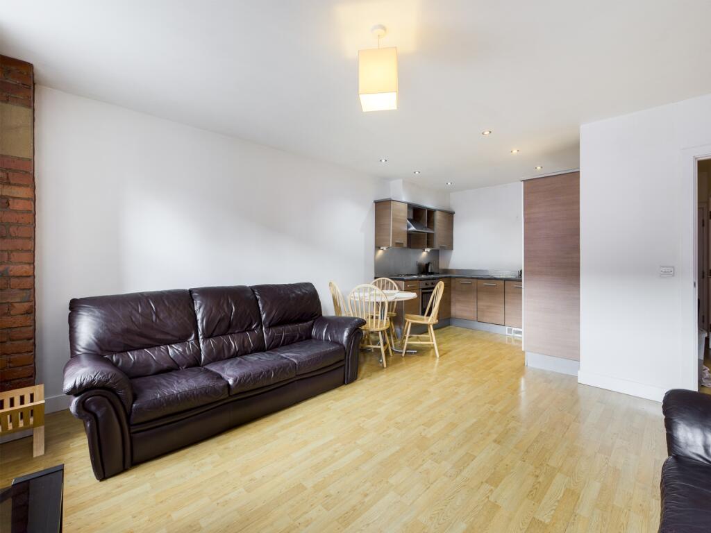 PH208 - LIVING ROOM (2)