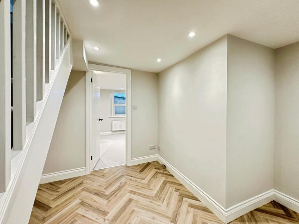 8c594b61-Photo 2004-06-2025 2C 2016 2043 2056.jpg