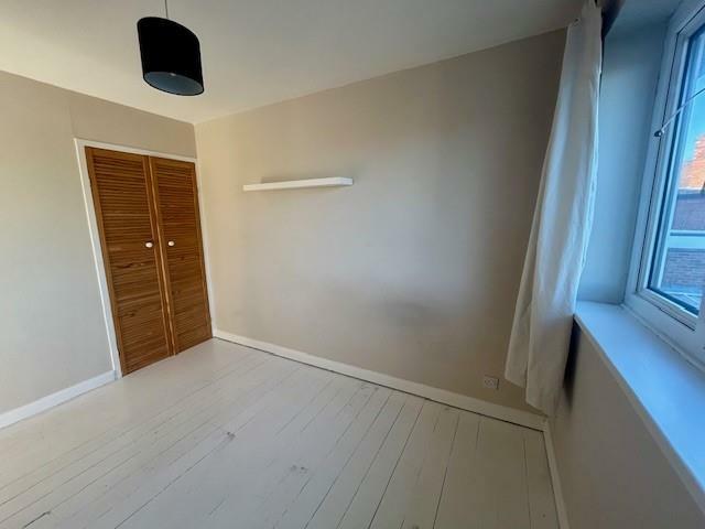 5a Wharf Road bedroom 2.jpg