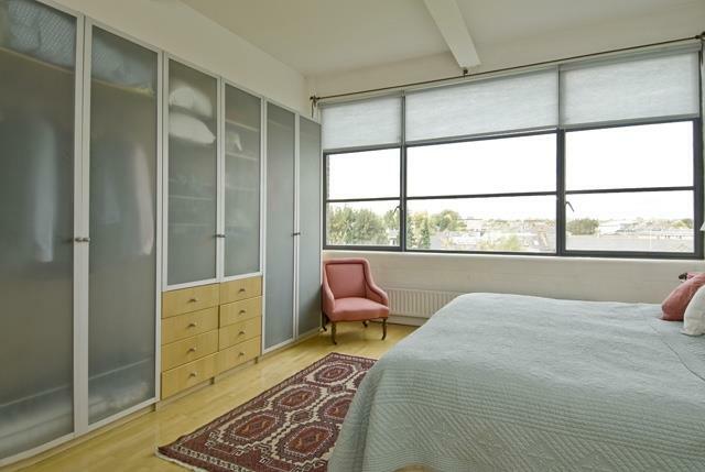 40 chiswick green studio-bed low.JPG